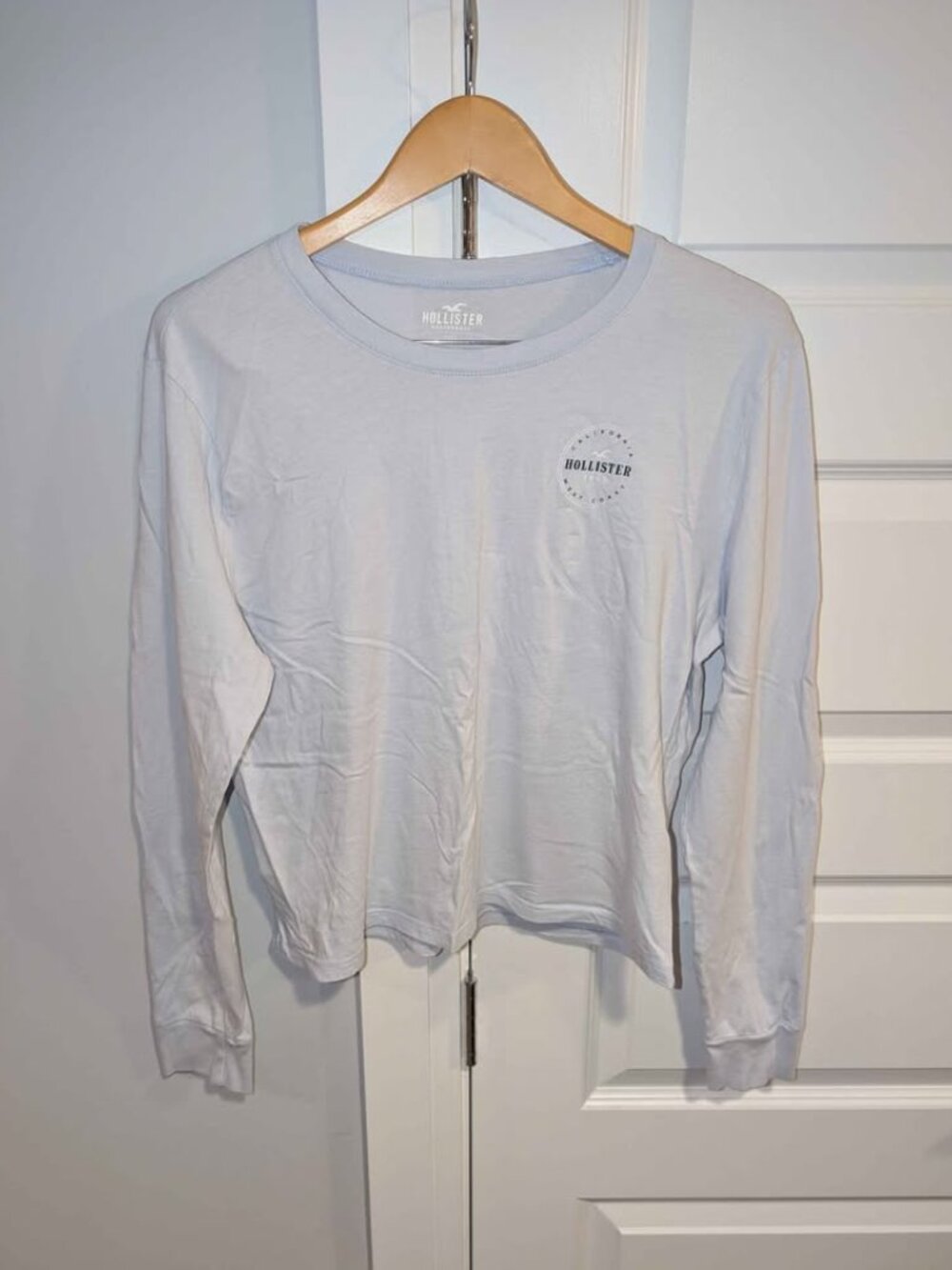 Hollister Co. Women's California West Coast Graphic Long-Sleeve Crop Tee